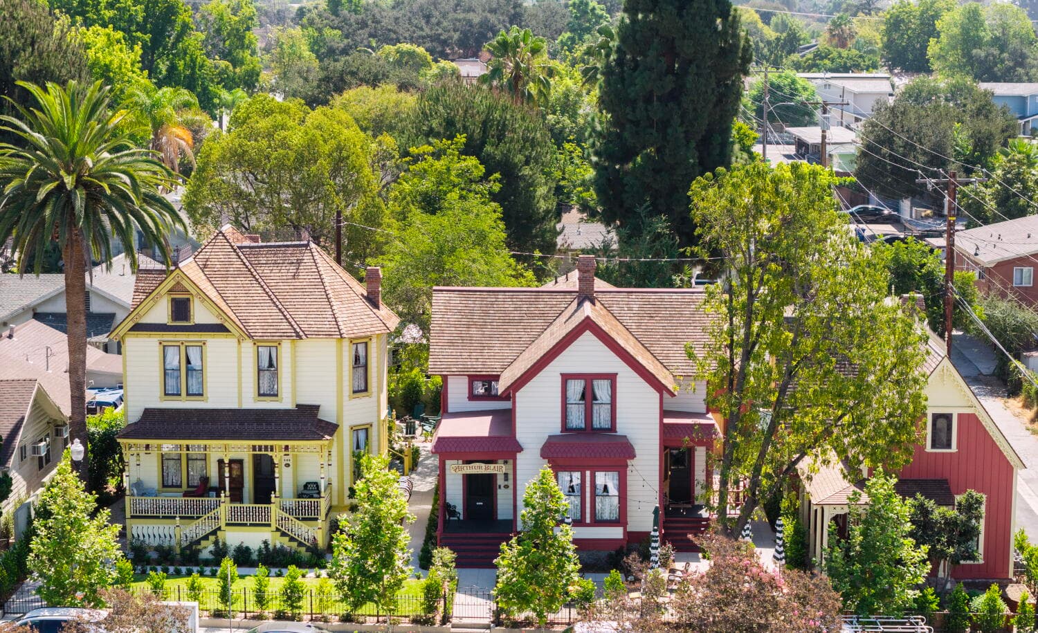 Charming Victorian inn with cocktail parlor, organs and no screens opens just outside L.A.