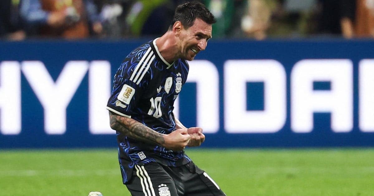 Argentina stuns England in World Cup semifinal with late comeback